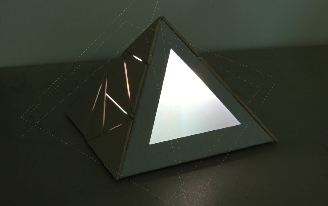 Pyramid Frame Light